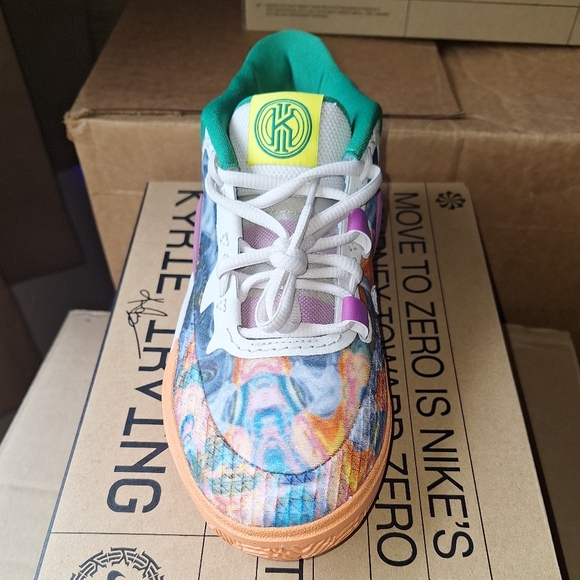 Nike Kyrie 8 GO (GS) Light Bone with yellow strike.  NWB in a youth size 5.5, 6 - Picture 2 of 10